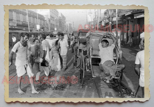 1940s Calcutta STREET SCENE CAR STORE MARKET RICKSHAW Vintage INDIA Photo #1118