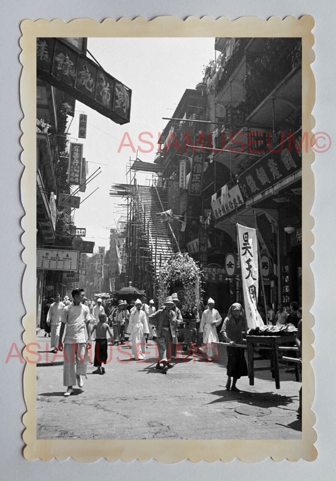 MAN PRAY CENTRAL STREET SCENE WAN CHAI FLOWER Vintage HONG KONG Photo 23121香港旧照片