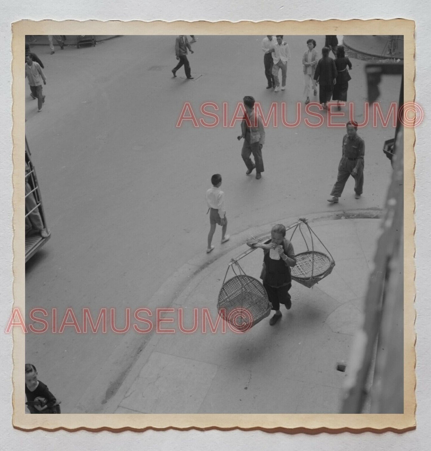 Central Wan Chai Women Carry Basket Street Vintage Hong Kong Photo 香港旧照片 27336