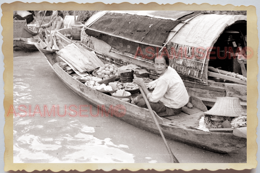 50s THAILAND BANGKOK FLOATING MARKET BOAT WOMEN LADY VENDOR Vintage Photo 28101