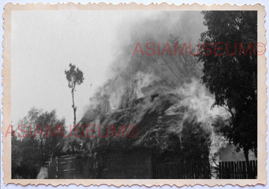 WWii D-DAY EUROPE GERMANY ARMY Soldier Battle Field Burn House War  Photo A105