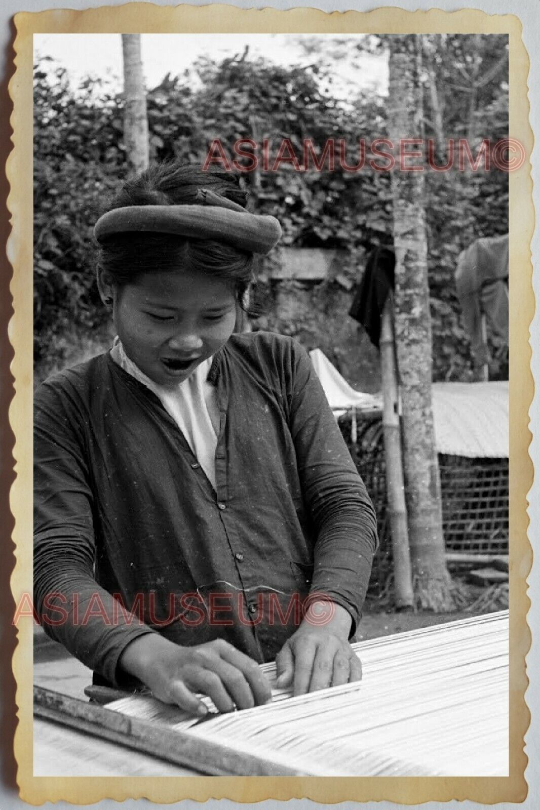 40s Vietnam War SAIGON VILLAGE YOUNG GIRL TRIBE KNITTING HUT Vintage Photo 1425