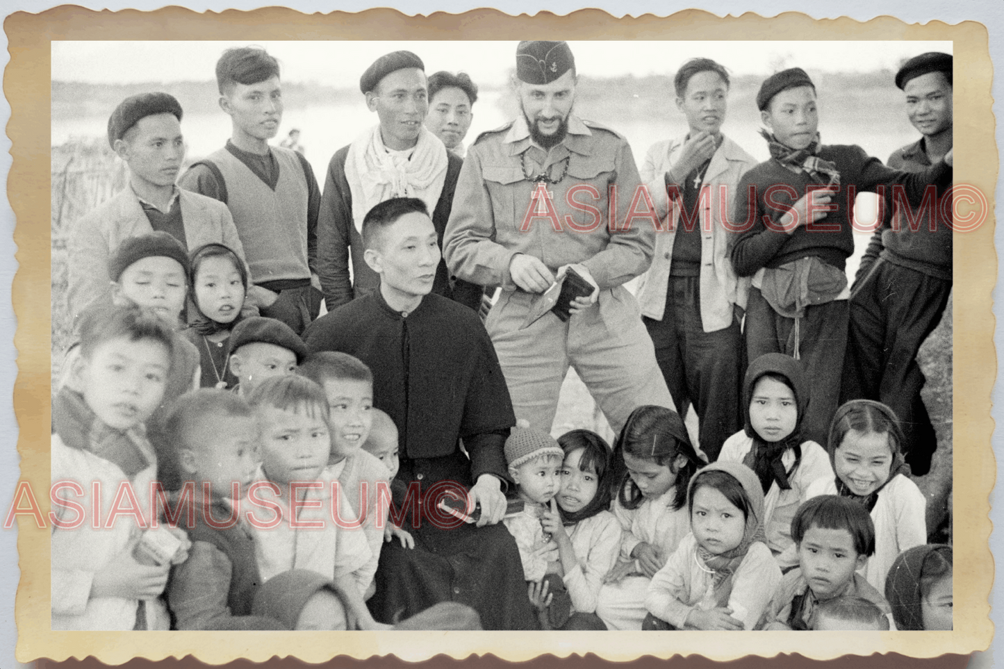 40s WW2 Vietnam ARMY SOLDIER YOUNG BOY GIRL LADY CHILDREN  Vintage Photo 26461