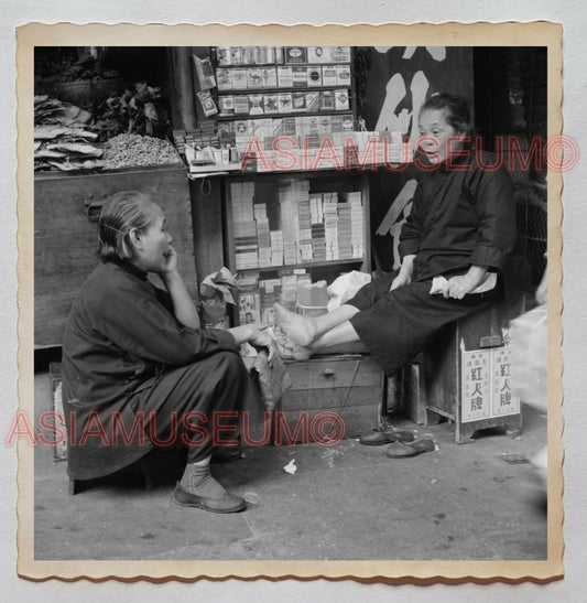 Women cigarette vendor Street market B&W Old Vintage Hong Kong Photo 香港旧照片 28222