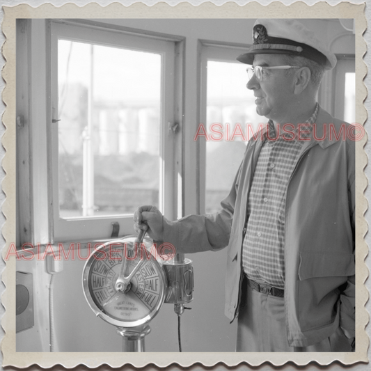 50s DULUTH PORT LAKE SUPERIOR MINNESOTA CAPTAIN SHIP OLD USA AMERICA Photo 11282