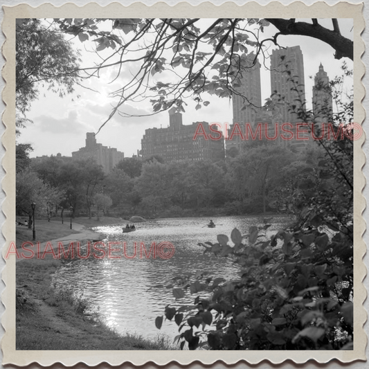 50s MANHATTAN NEW YORK CITY CENTRAL PARK LAKE BOAT US VINTAGE OLD USA Photo 8695