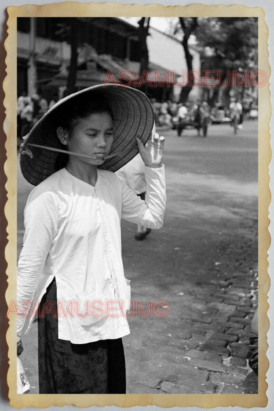 50s Vietnam SAIGON STREET SCENE WOMEN PORTRAIT STRAW HAT WAR Vintage Photo 1013