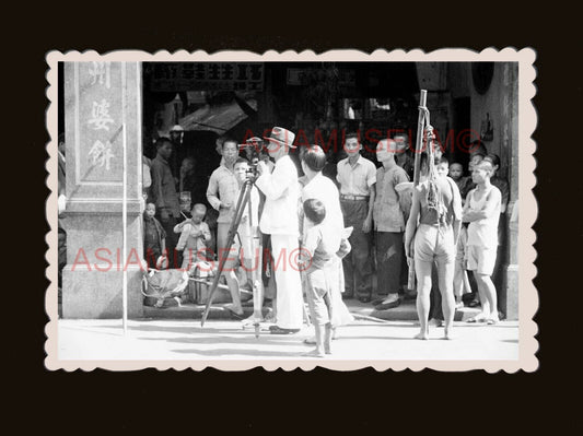 Surveyor Measure Street Road Kowloon b&w Vintage Old Hong Kong Photo 香港旧照片 #2908