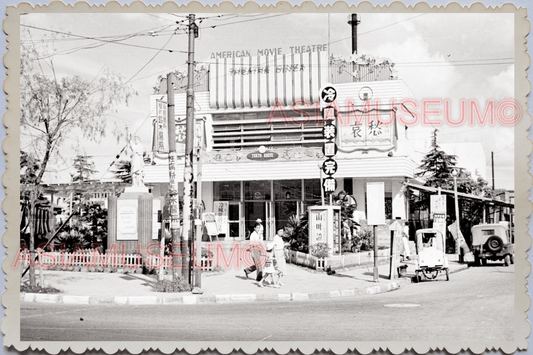 50s JAPAN TOKYO AMERICAN MOVIE THEATER CINEMA STREET SCENE Vintage Photo 25287