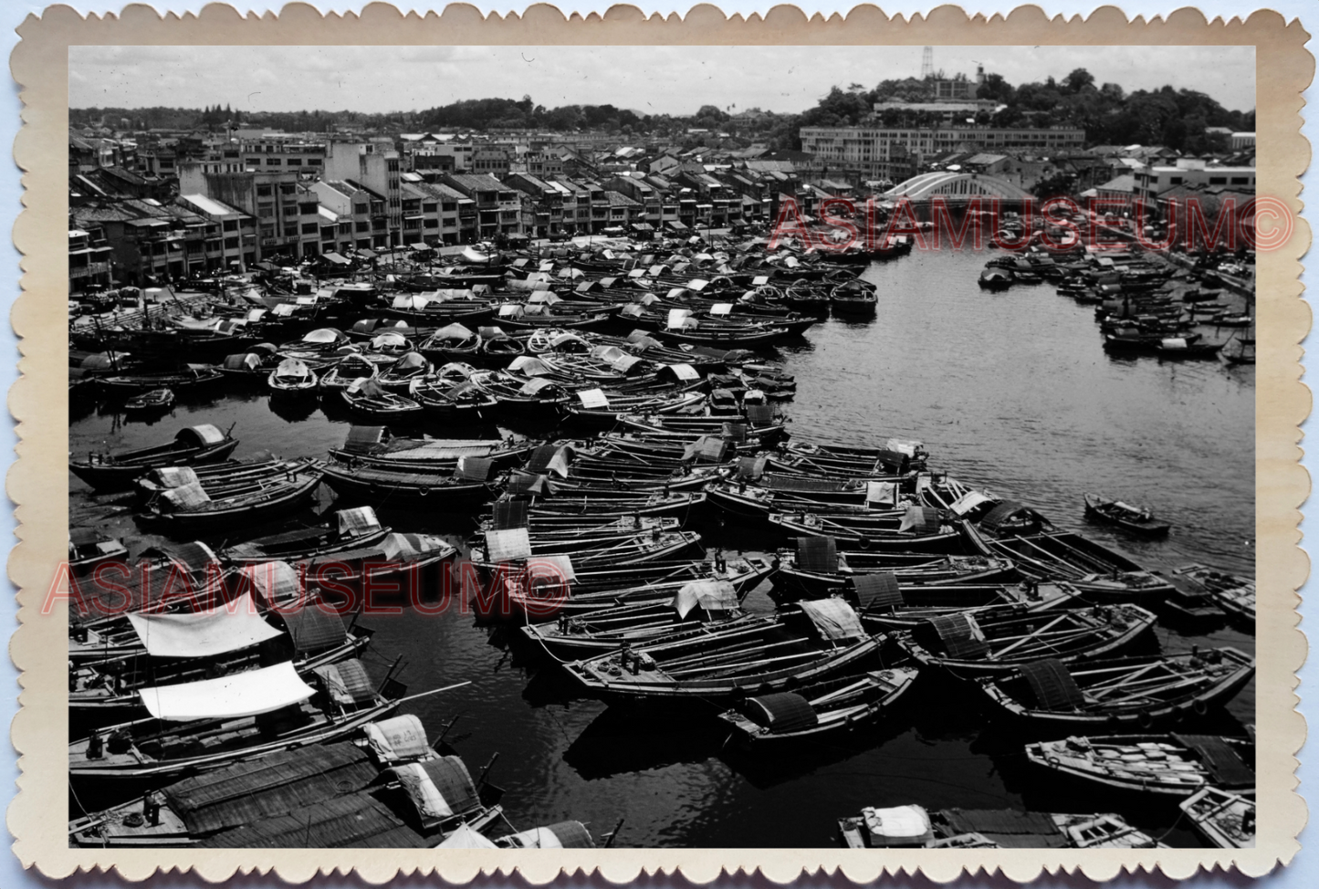 WW2 HARBOR BOAT SHIP CLARK QUAY SHIP FISHING MAN VINTAGE SINGAPORE PHOTO 35938