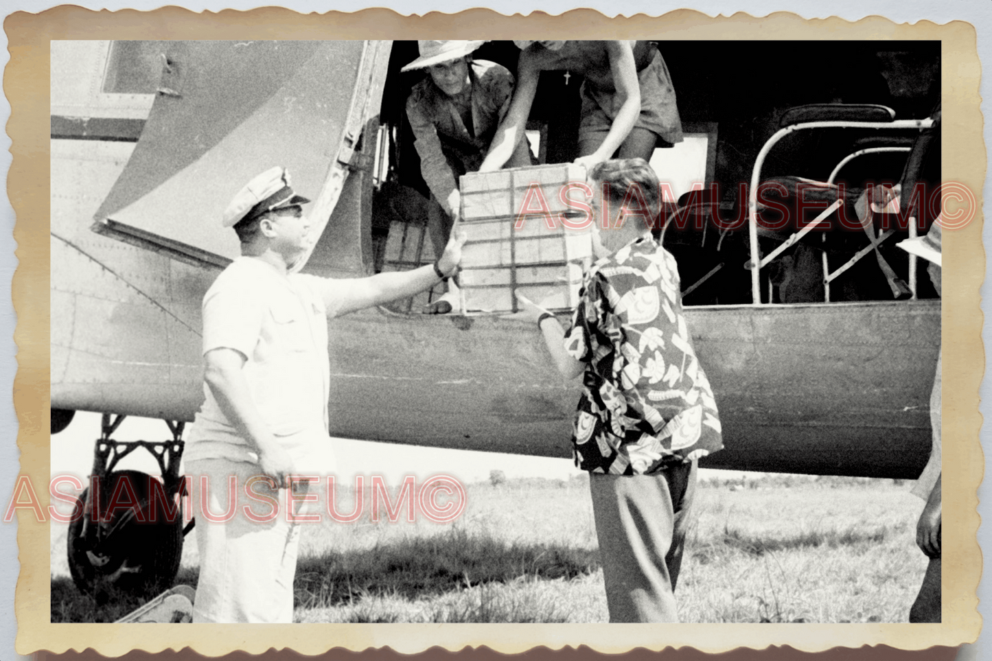 40s WW2 Vietnam INDOCHINA WAR FRENCH AIRPLANE CARGO SOLDIER Vintage Photo 25103