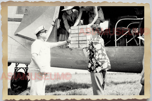 40s WW2 Vietnam INDOCHINA WAR FRENCH AIRPLANE CARGO SOLDIER Vintage Photo 25103