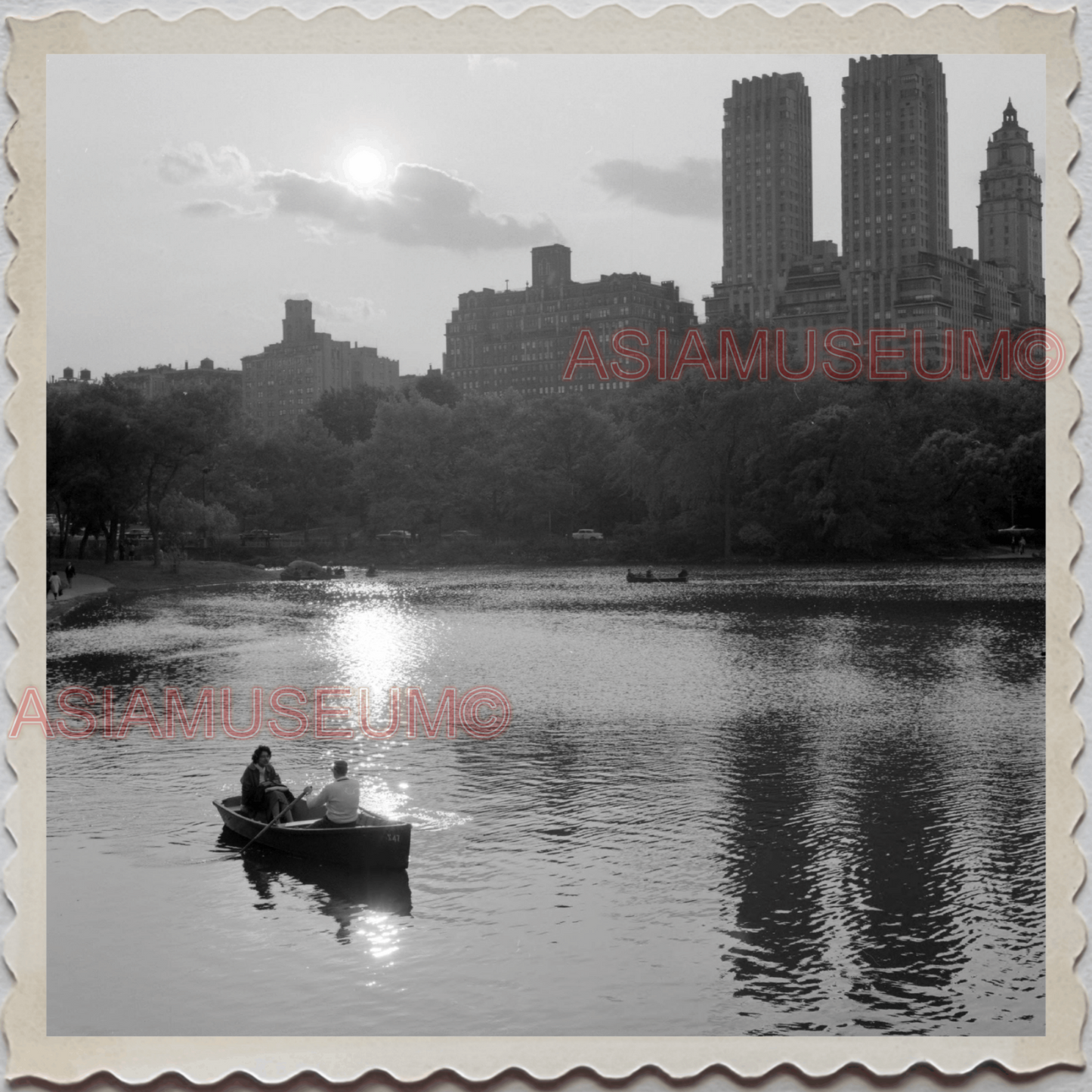 50s MANHATTAN NEW YORK CITY CENTRAL PARK ROW BOAT POND VINTAGE USA Photo 11627