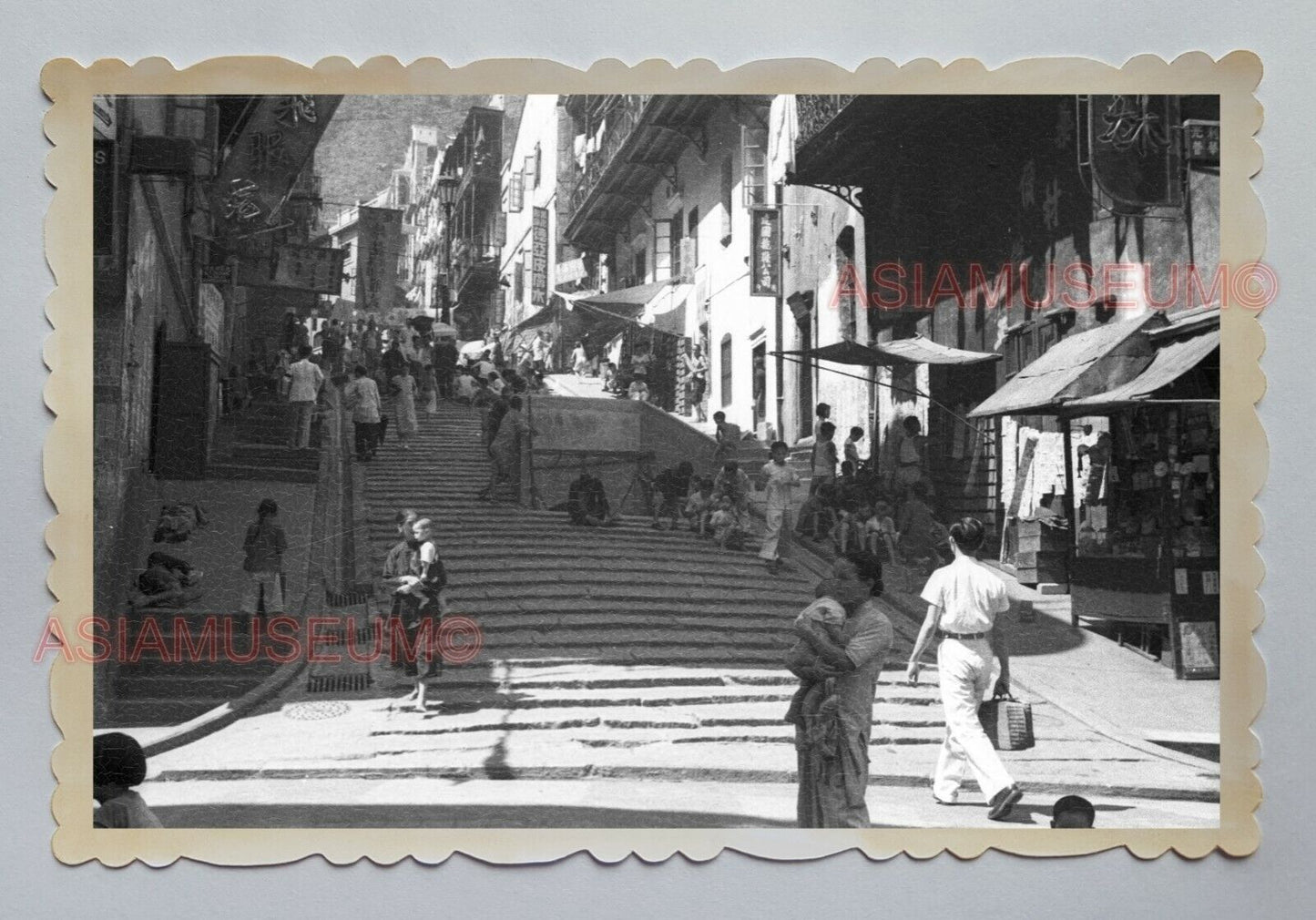 1940s CENTRAL STEP STREET SCENE LADY MAN OLD VINTAGE HONG KONG Photo 03997 香港旧照片