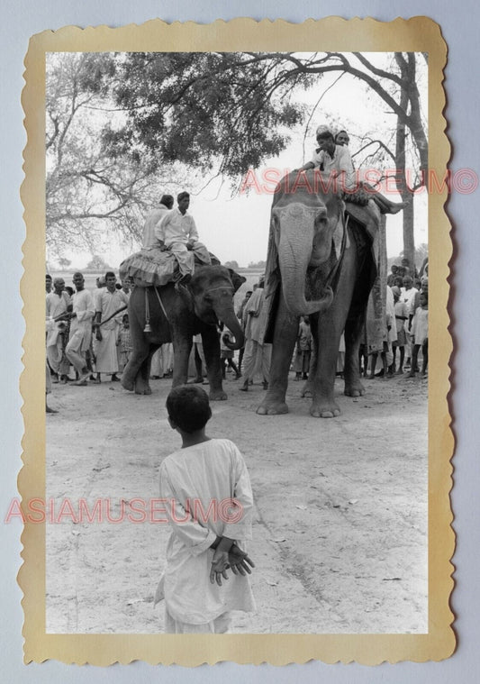 1940s Calcutta VILLAGE ELEPHANT CIRCUS PARADE PRAYING Vintage INDIA Photo #1107