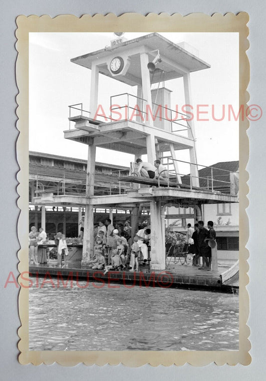 BRITISH WOMEN LADY CHILDREN PLAYING POOL B&W Vintage HONG KONG Photo 29780 香港旧照片