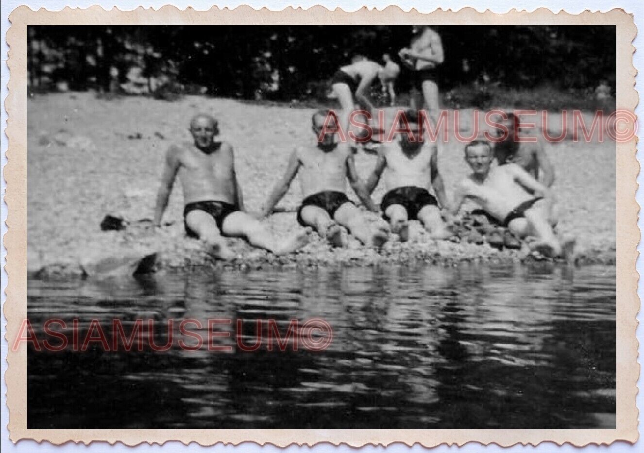 WWii AMERIC Group ARMY Soldier Gay Topless Man Beach Play Bunker D-DAY Photo G23