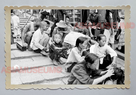 BOY WOMEN STEPPED POTTINGER STREET SCENE B&W HONG KONG VINTAGE Photo 22935 香港旧照片