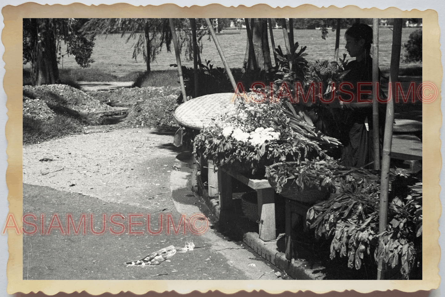 40s WW2 Vietnam HANOI STREET SCENE MARKET FLOWER SELLER OLD Vintage Photo 04321