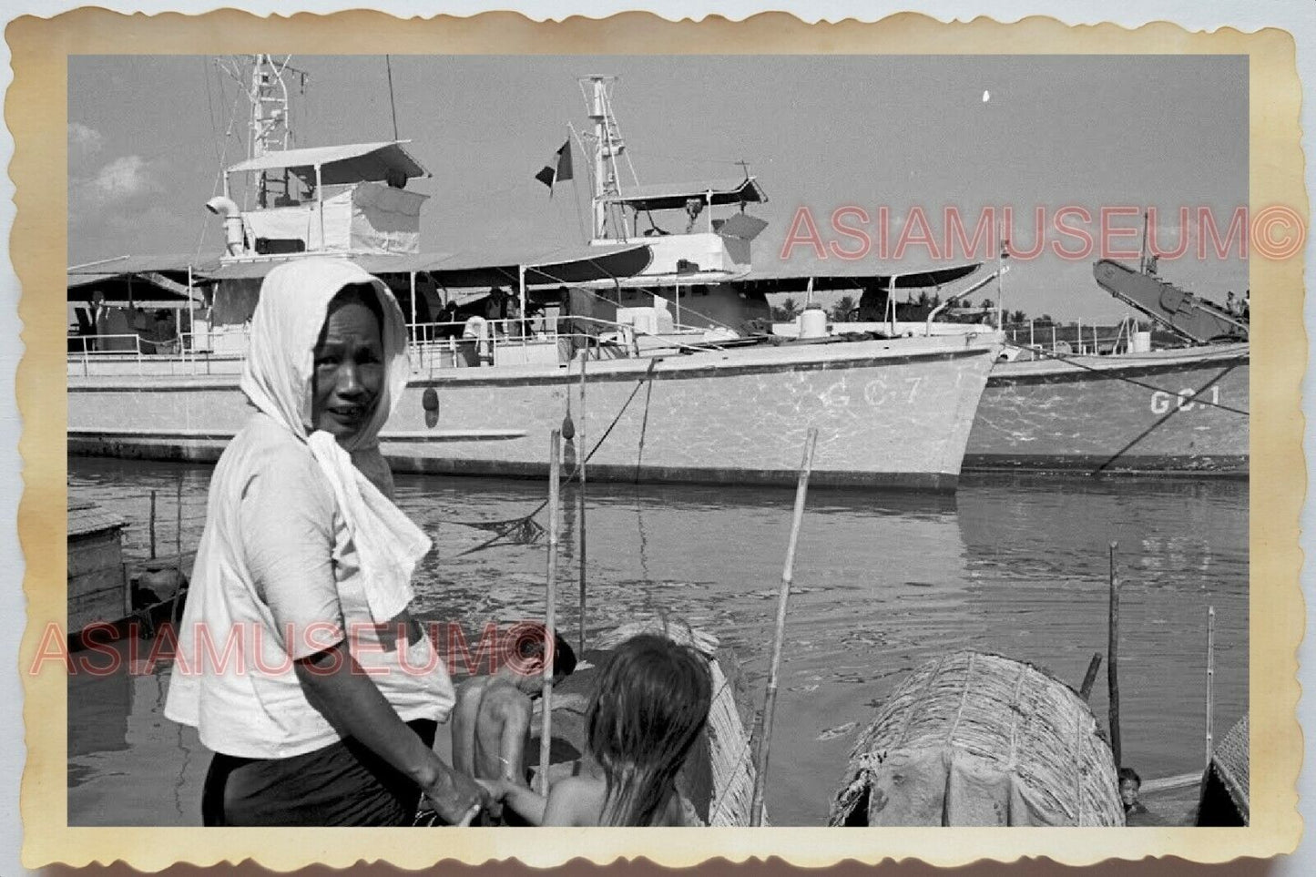 50s Vietnam SAIGON RIVER PIER WOMEN GIRL SHIP FERRY PORT MAN Vintage Photo 1521