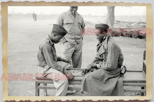 40s WW2 Vietnam ARMY SOLDIER BOARD GAMES BORDER PATROL GUARD Vintage Photo 26399