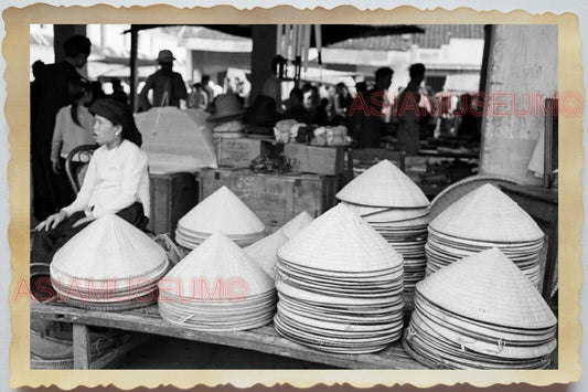 50s Vietnam SAIGON STREET SCENE MARKET STRAW HAT WOMEN LADY Vintage Photo #1508