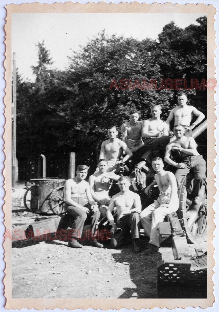 WWii FRANCE D-DAY ARMY Soldier Gay Topless Man Barrack War Bunker OLD Photo E66