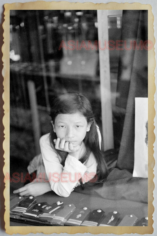 50s Vietnam SAIGON STREET SCENE YOUNG GIRL SHOP STALL VENDOR Vintage Photo #850