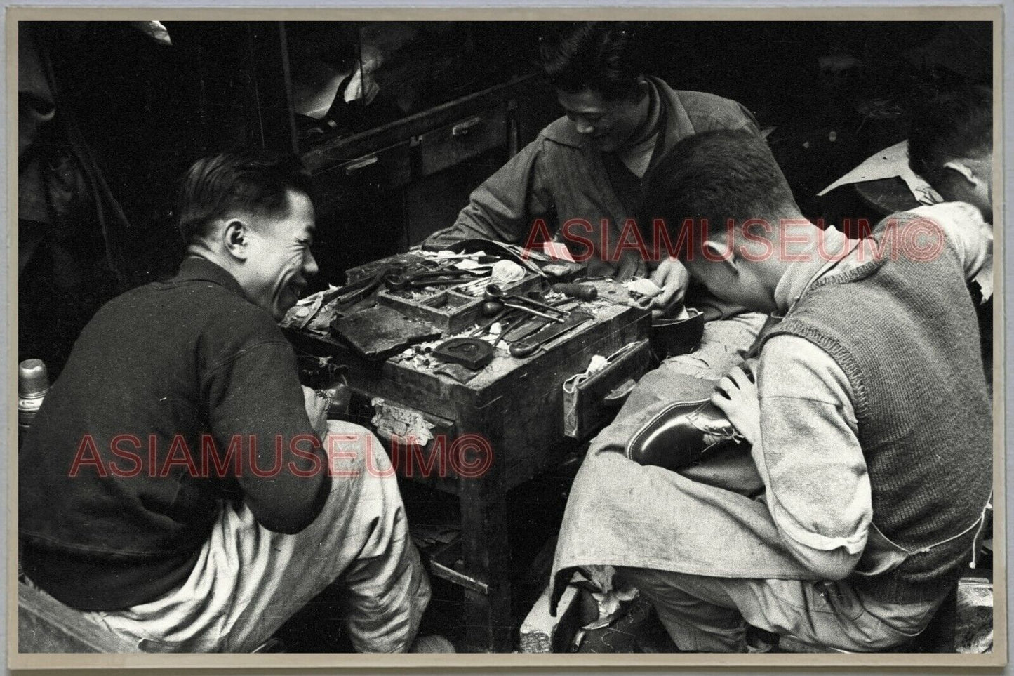 WW2 Street Repair Shoe Stall HONG KONG VINTAGE PHOTO POSTCARD RPPC 1196 香港舊照片明信片