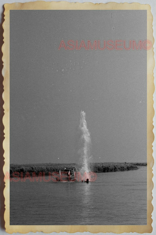 40s Vietnam War SAIGON RIVER BOAT FISHING BOMBING ARMY BATTLE Vintage Photo 1701