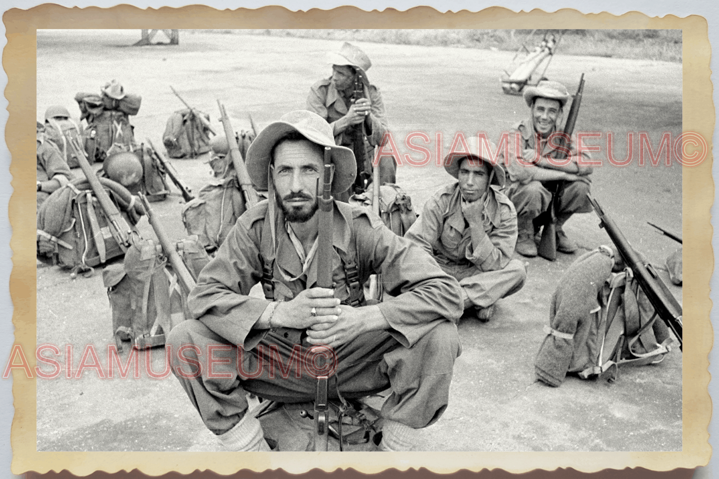 40s WW2 Vietnam FRANCE SOLDIER INDOCHINA WAR MILITARY GUN Vintage Photo 23846