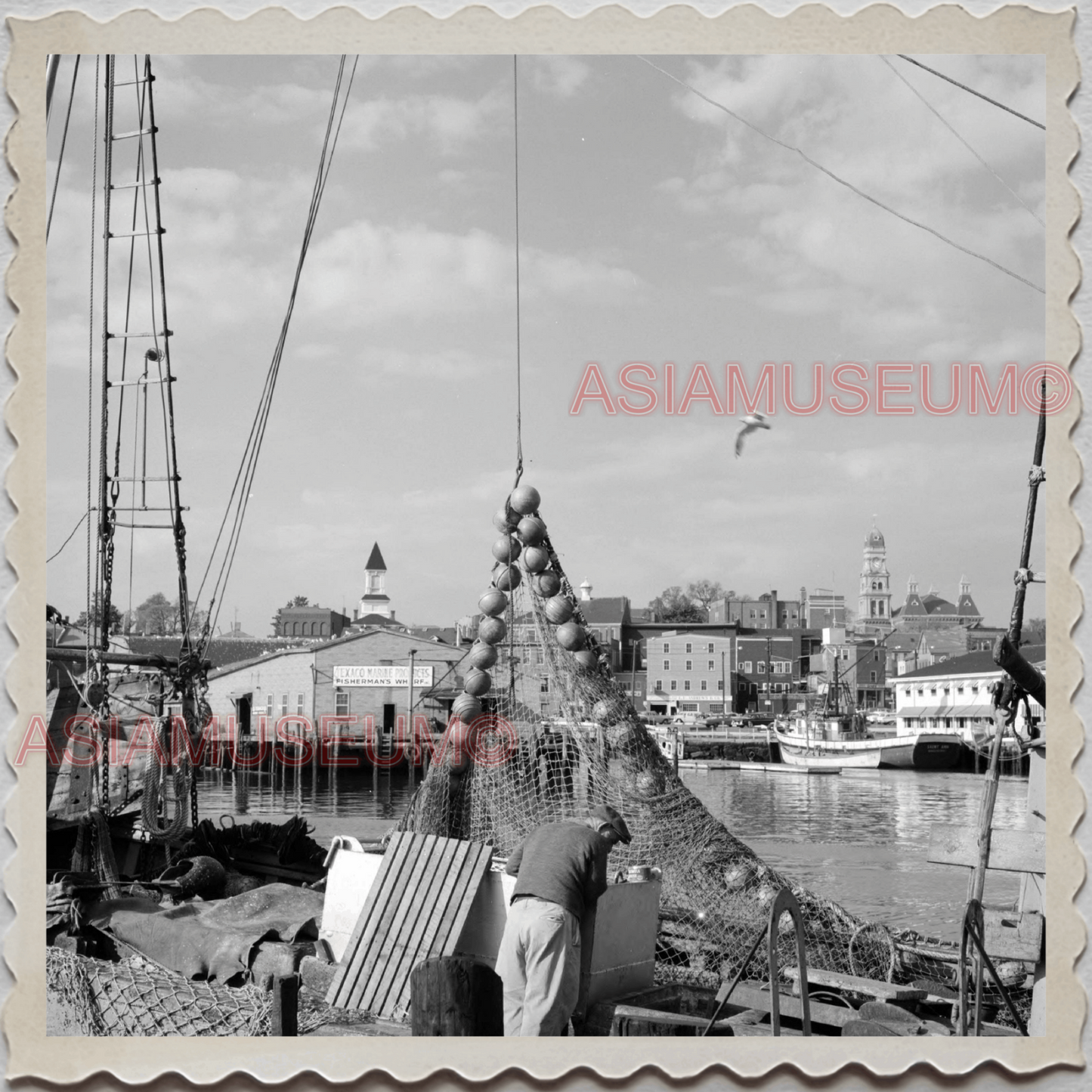 50s GLOUCESTER HARBOR ESSEX MASSACHUSETTS FISHING BOAT  VINTAGE USA Photo 10387