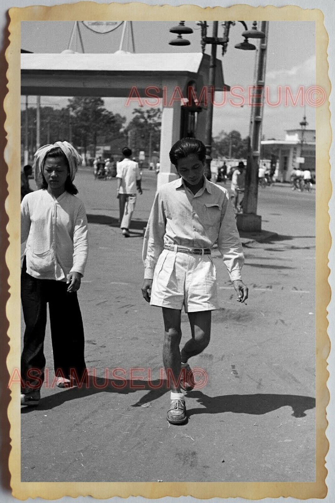 40s Vietnam War SAIGON MAN WOMEN STREET SCENE BUS STATION HAT Vintage Photo 1301