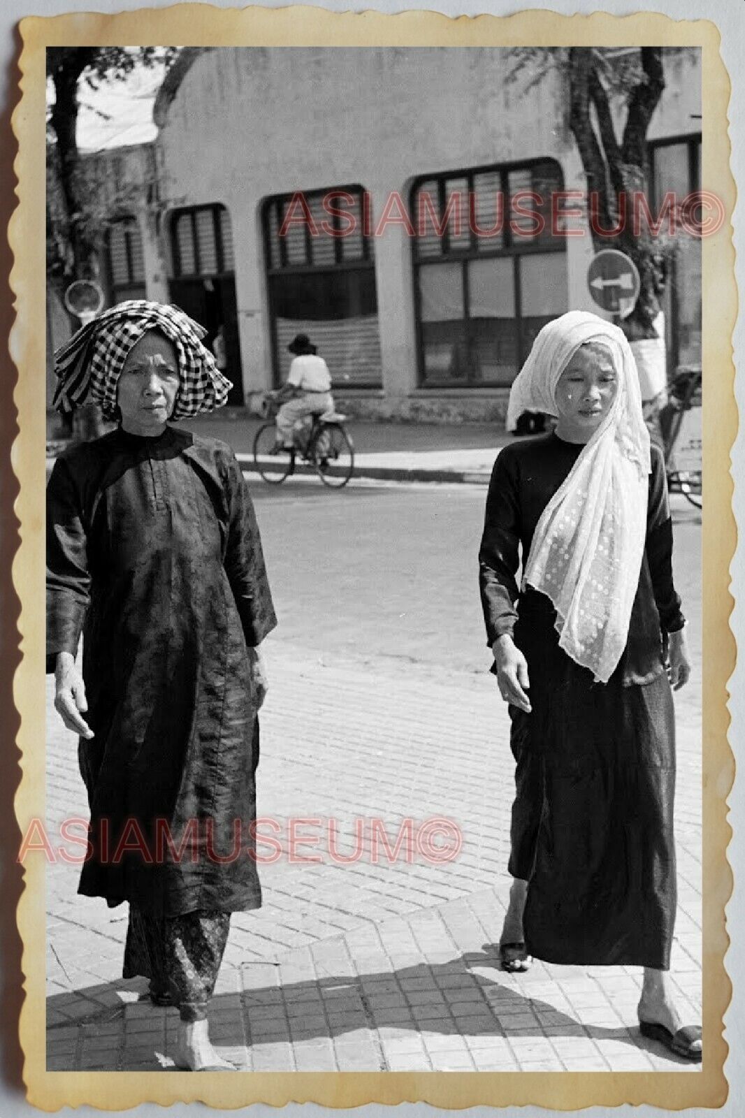 50s Vietnam SAIGON ELDERLY WOMEN TRIBE STREET SCENE BICYCLE AD Vintage Photo 753