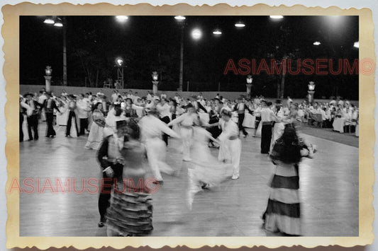 50s Vietnam SAIGON WESTERNER DANCE PARTY WOMEN DRESS MAN SUIT Vintage Photo 1713