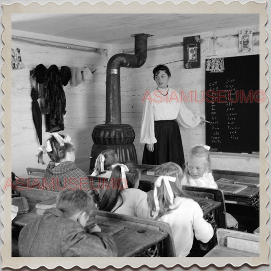 50s VIRGINIA CITY STOREY NEVADA RENO TEACHER CLASSROOM BW VINTAGE USA Photo 9668