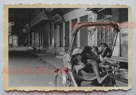 1940s Calcutta STREET SCENE TRICYCLE NIGHT WORKER SHOP Vintage INDIA Photo #1116