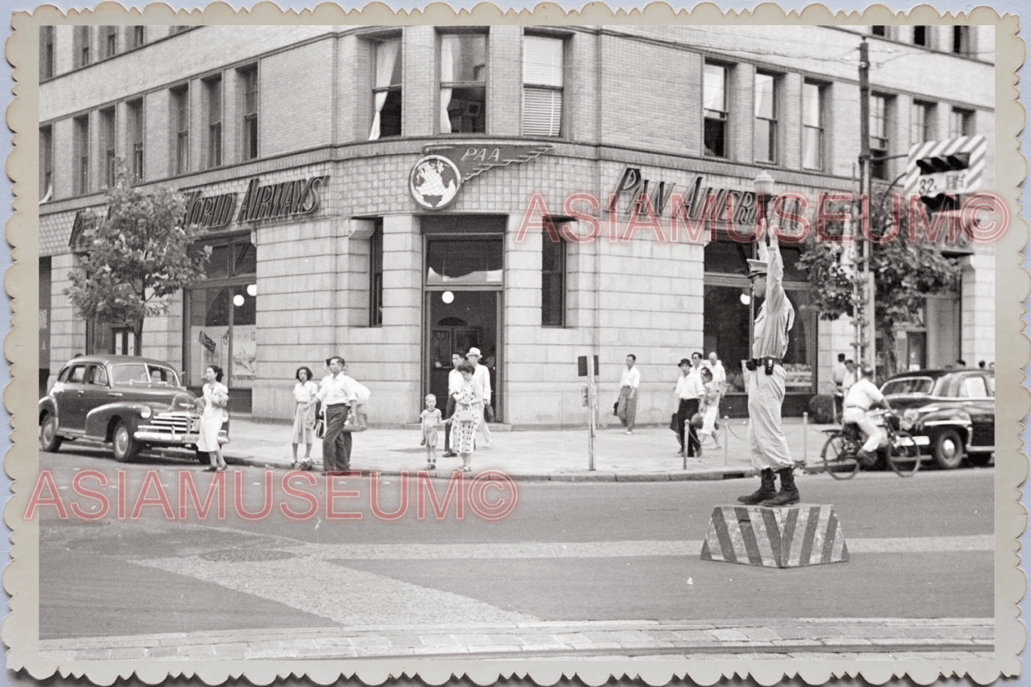 50s JAPAN TOKYO TRAFFIC POLICE PAN AMERICAN AIRWAY BUILDING  Vintage Photo 25274