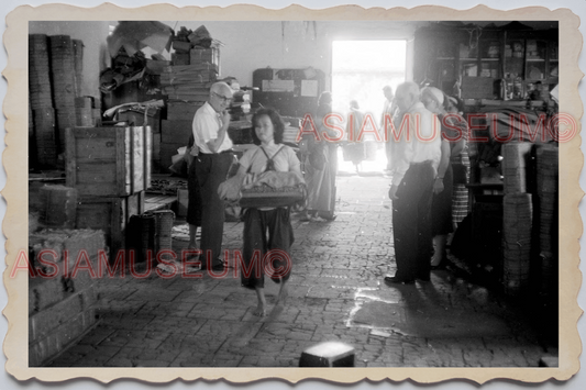 40's MACAU MACAO FIRECRACKER FACTORY WOMEN LADY WORKER VINTAGE Photo 澳门旧照片 27736