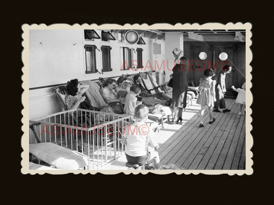 40s BRITISH STAR FERRY CHIP DECK CHILDREN PLAY Old 香港老相片 Hong Kong Photo #1808