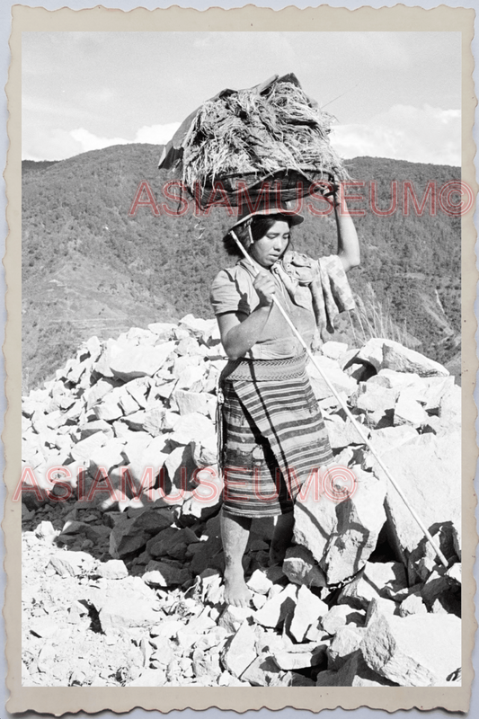 50s PHILIPPINES MOUNTAIN TRIBE TATTOO GIRL HARVEST STRAW HAT Vintage Photo 24172