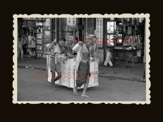 1940s COOLIE YOKE CRATE CARGO LABOR SHOP BOY STREET Vintage Hong Kong Photo 1743