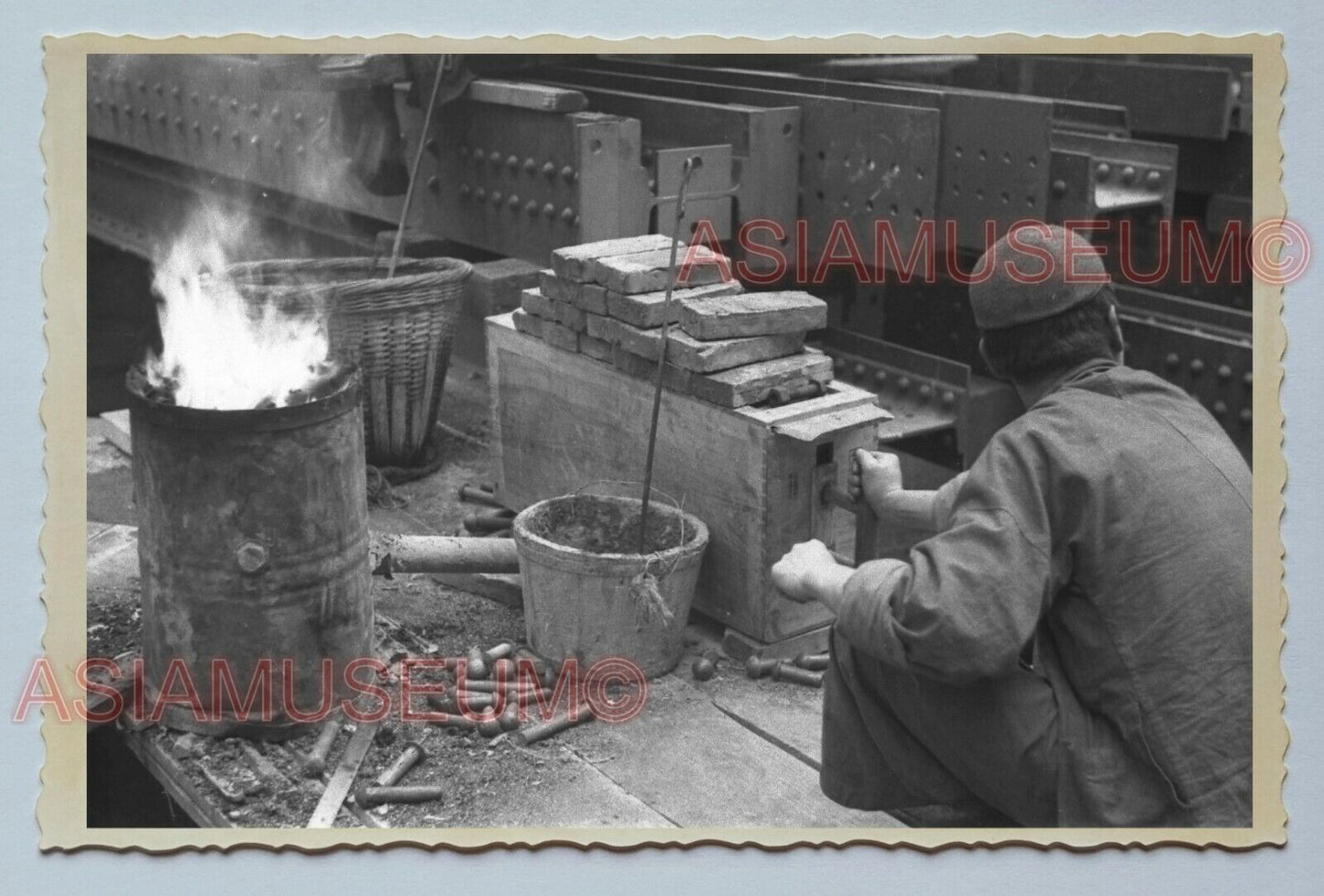 1940s MAN CONSTRUCTION WORKER STEEL  Vintage China Shanghai Photo #157 中国上海老照片