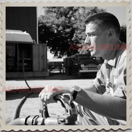 50s LAKE GENEVA WISCONSIN WALWORTH MILWAUKEE MAN GASOLINE OLD USA Photo 11487