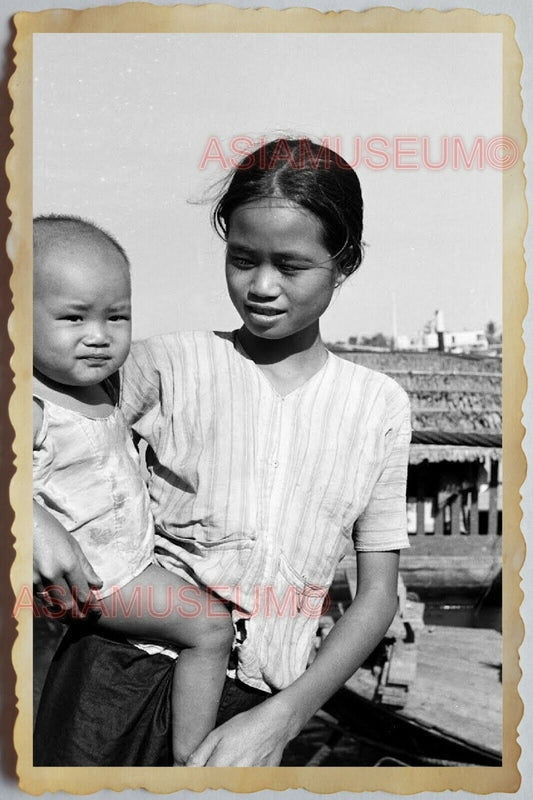 50s Vietnam SAIGON YOUNG GIRL LADY BABY PORTRAIT SMILING HOUSE Vintage Photo 506