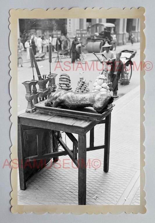 ROASTED PIG STREET FOOD RICKSHAW PRAY B&W Vintage HONG KONG Photo 18385 香港旧照片