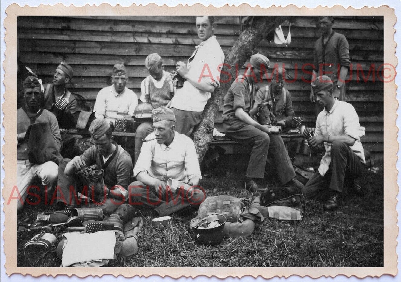 WWii D-DAY NORMANDY EUROPE ARMY SOLDIER Barrack Relax Smoking Pipe Photo A027