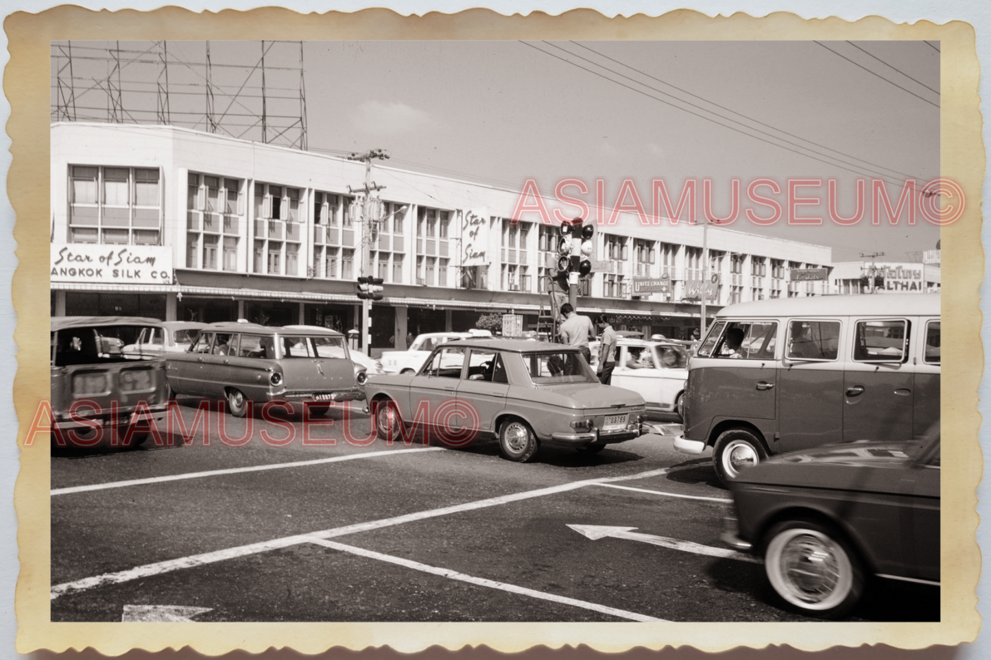 50s THAILAND BANGKOK STREET SCENE TRAFFIC LIGHT BUS CAR VAN VINTAGE Photo 36813