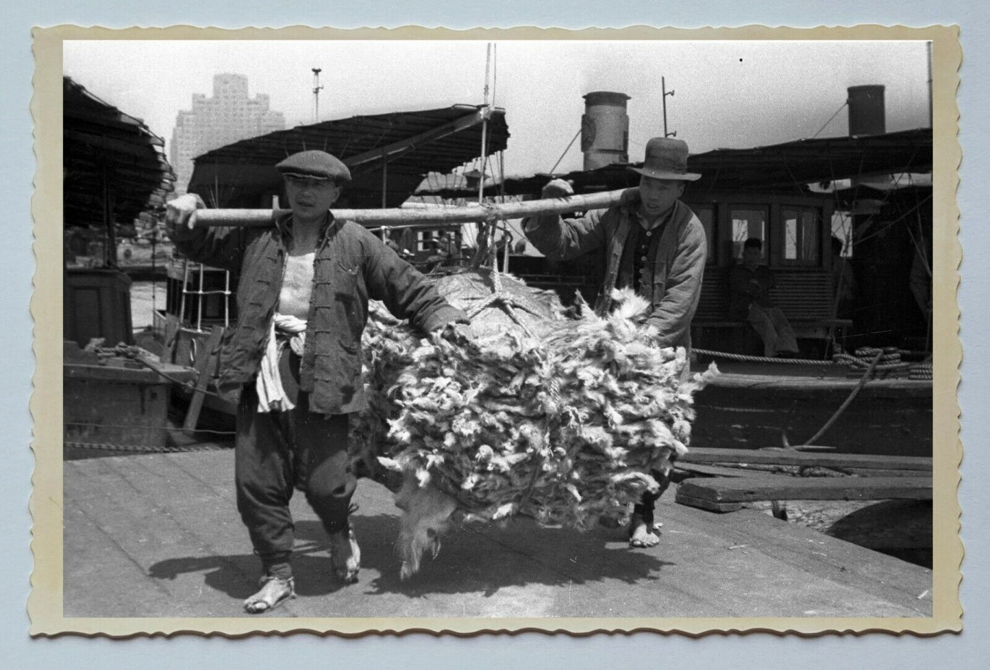 WORKER CARGO PIER HARBOR COOLIE FUR B&W Vintage China Shanghai Photo 中国上海老照片 #82