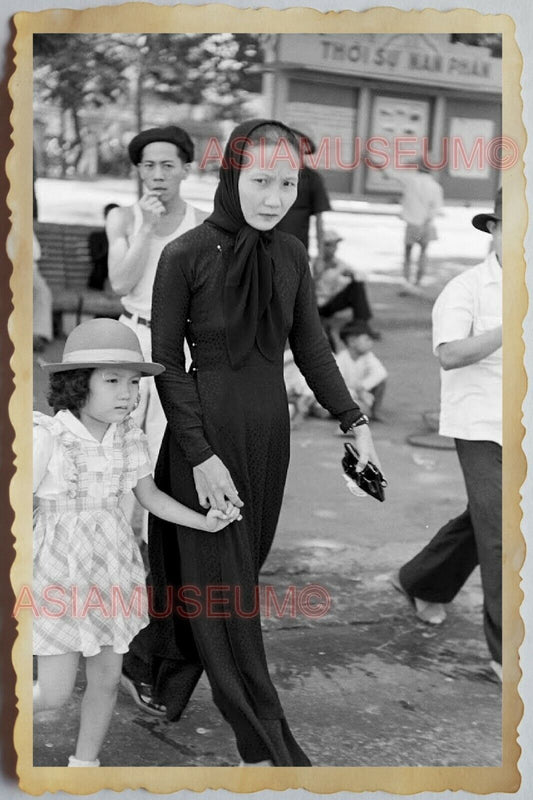 40s Vietnam War SAIGON STREET SCENE WOMEN YOUNG GIRL MARKET Vintage Photo 1221